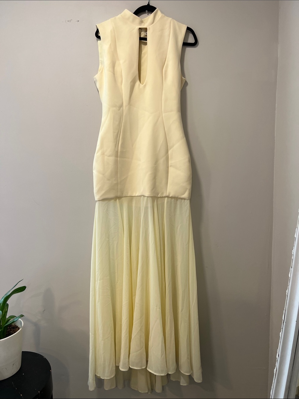 House of CB Butter Yellow Keyhole Sheer Maxi Dress Gown Size Large DL4 - Picture 8 of 14